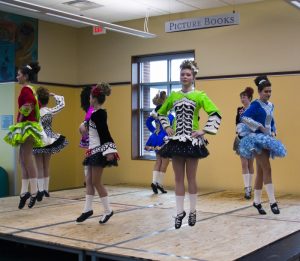 Irish Dancers (800x696)